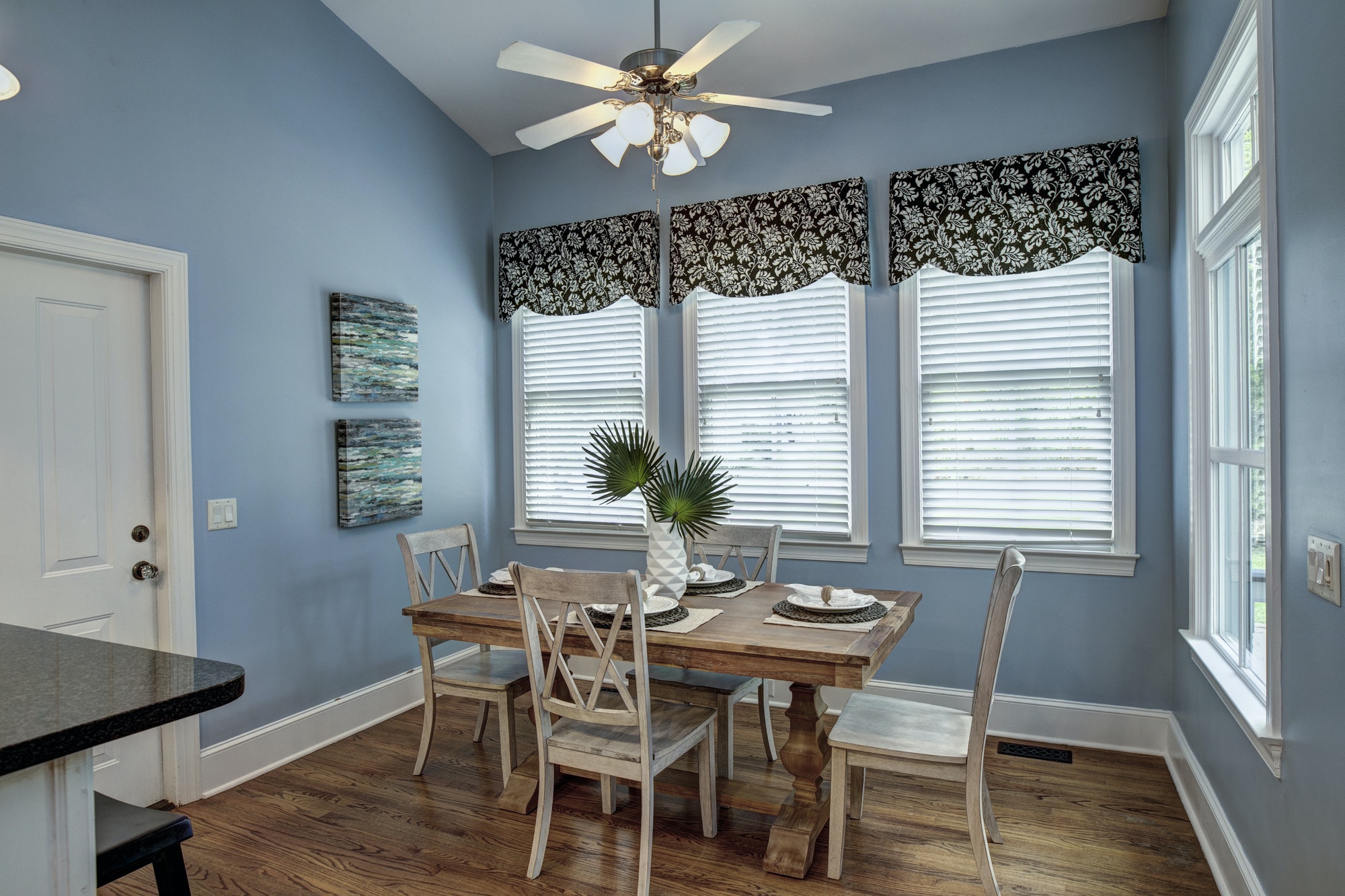 Elegant but simple diningroom with table and chairs.